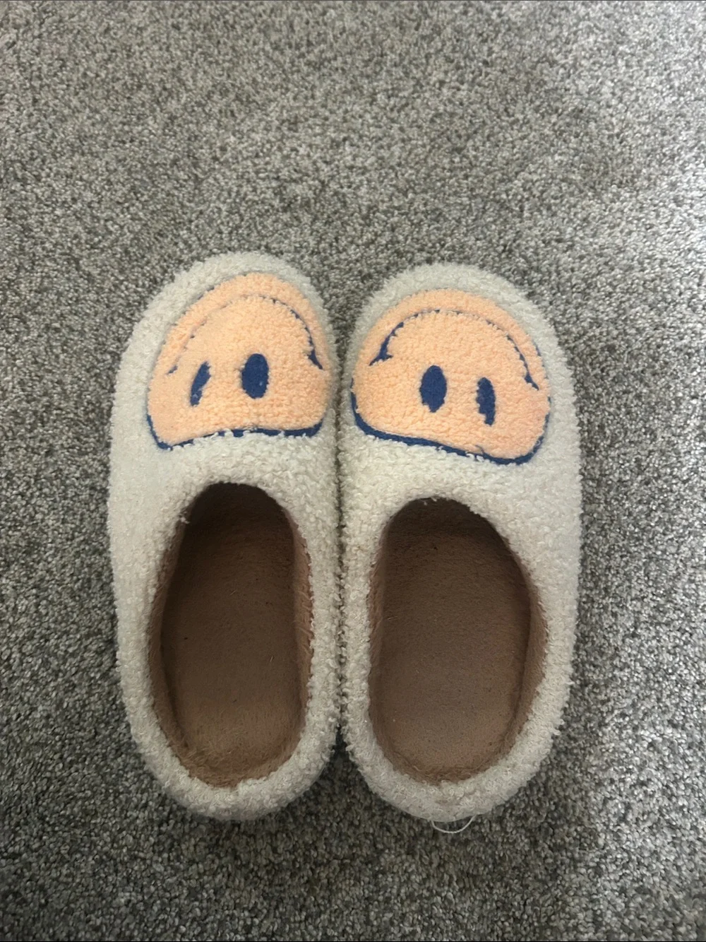 Kids Cream Fleece Footie Slippers with Peach Smiley Patch